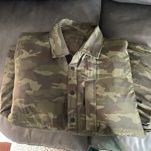 Municipal Lightweight Puffer Jacket